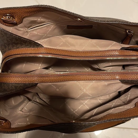 Michael Kors tote bag good condition - Picture 3 of 3